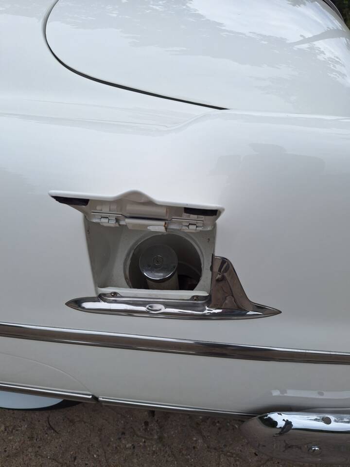 Image 12/17 of Pontiac Chieftain (1953)