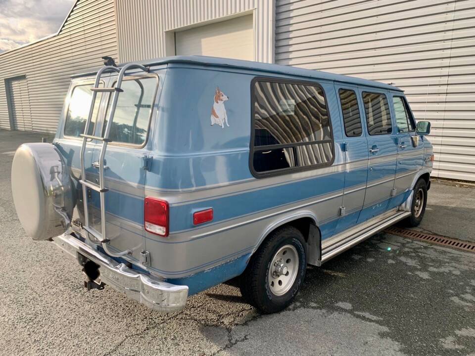Image 4/20 of Chevrolet Van (1988)