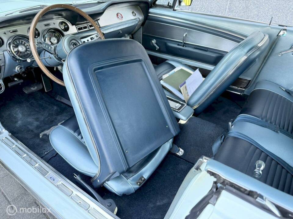 Image 32/36 of Ford Mustang Custom (1967)