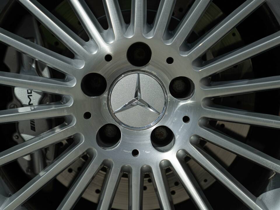 Image 37/50 of Mercedes-Benz SL 55 AMG (2002)