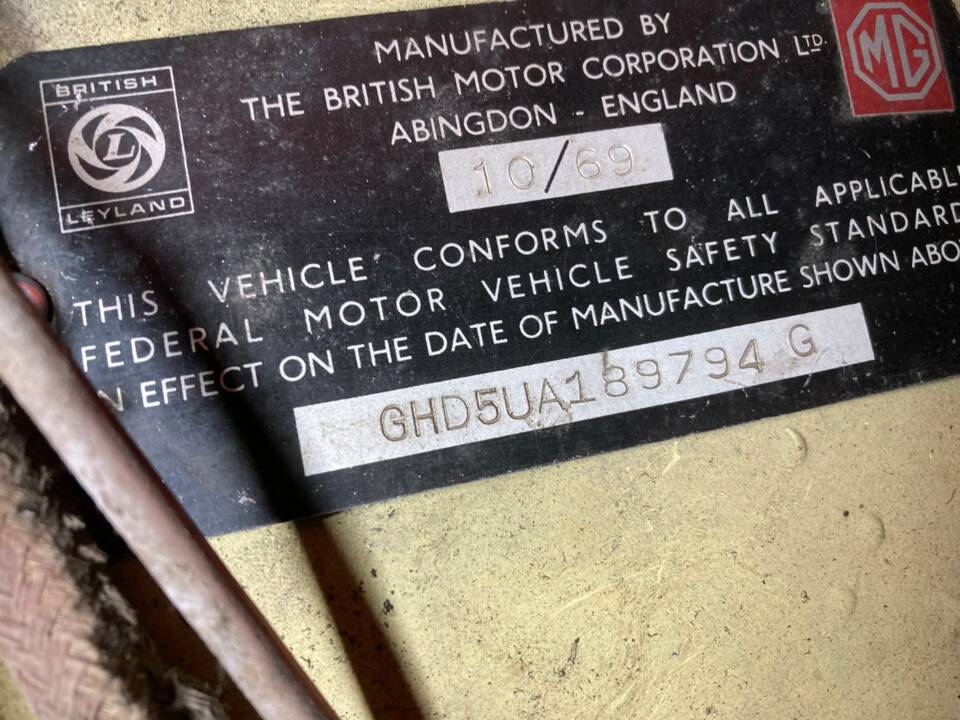 Image 22/34 of MG MGB GT (1970)
