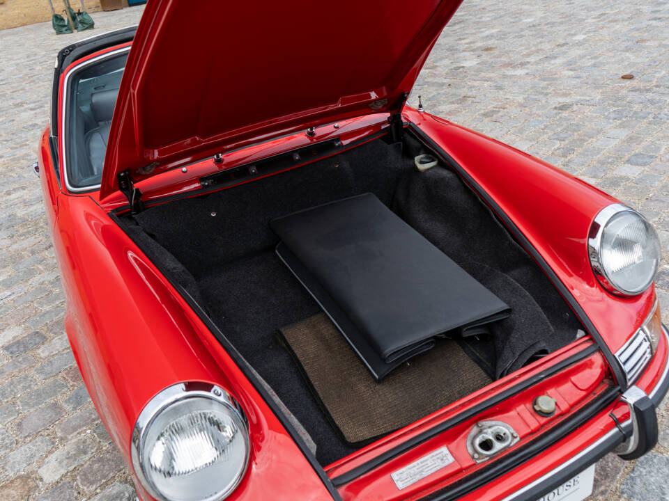 Image 23/26 de Porsche 911 2.2 E (1969)