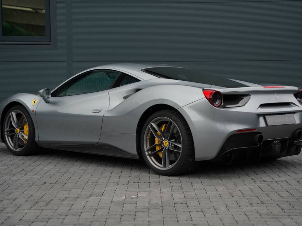 Image 2/50 de Ferrari 488 GTB (2019)
