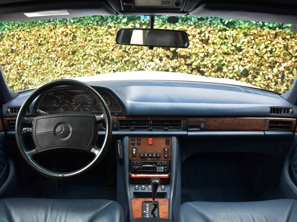 Immagine 15/47 di Mercedes-Benz 560 SEL (1989)