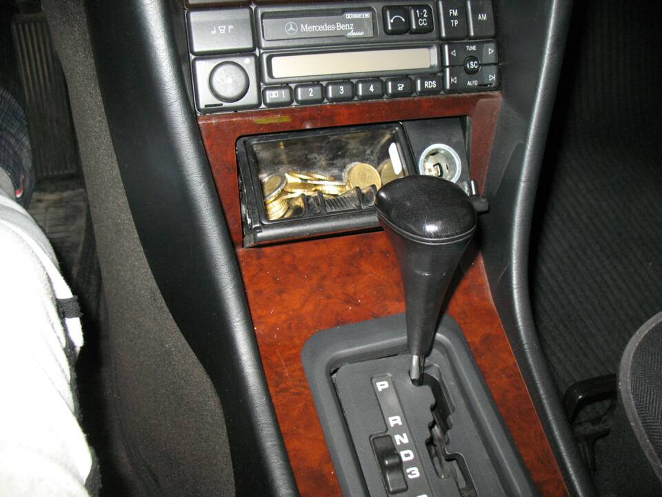 Bild 11/32 von Mercedes-Benz E 220 (1995)