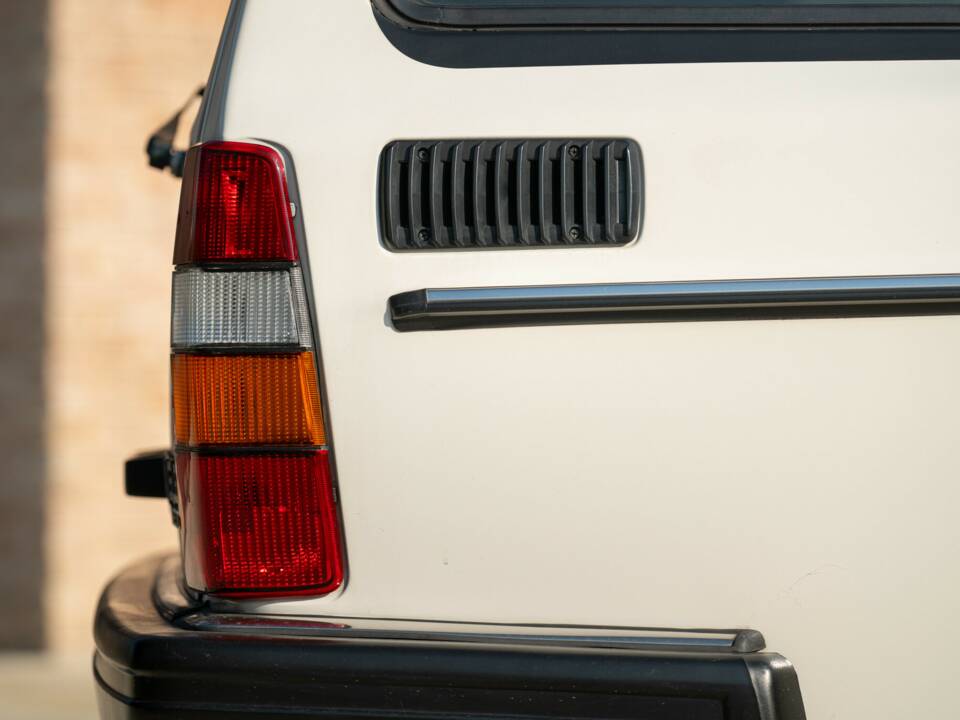 Immagine 21/43 di Volvo 240 GLE Injection (1989)