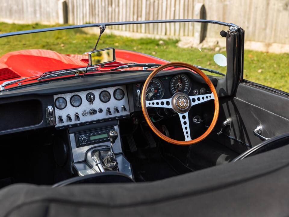 Image 33/44 of Jaguar E-Type 3.8 (1962)