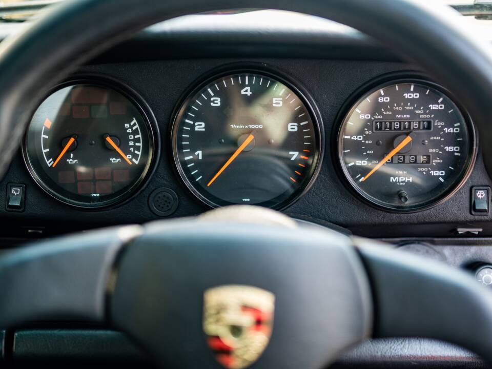Image 36/45 de Porsche 911 Carrera RS (1990)