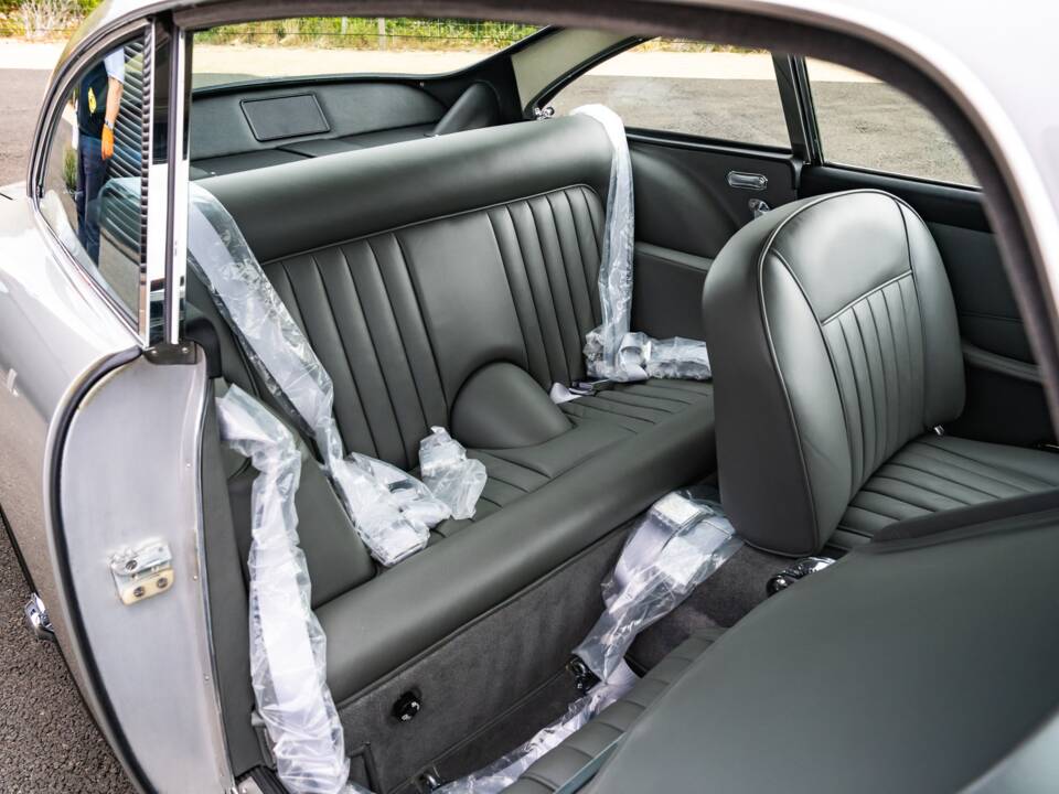 Image 12/42 de Aston Martin DB 5 (1964)