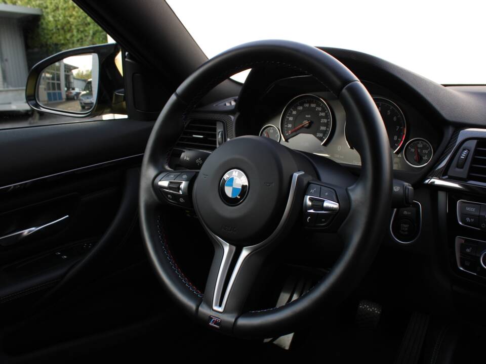 Image 63/98 of BMW M4 (2014)