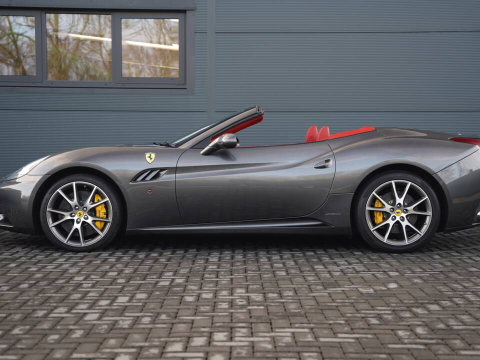 Image 6/50 of Ferrari California (2009)