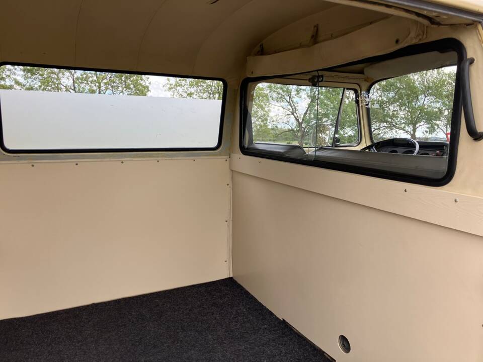 Imagen 11/15 de Volkswagen T2b minibus (1974)