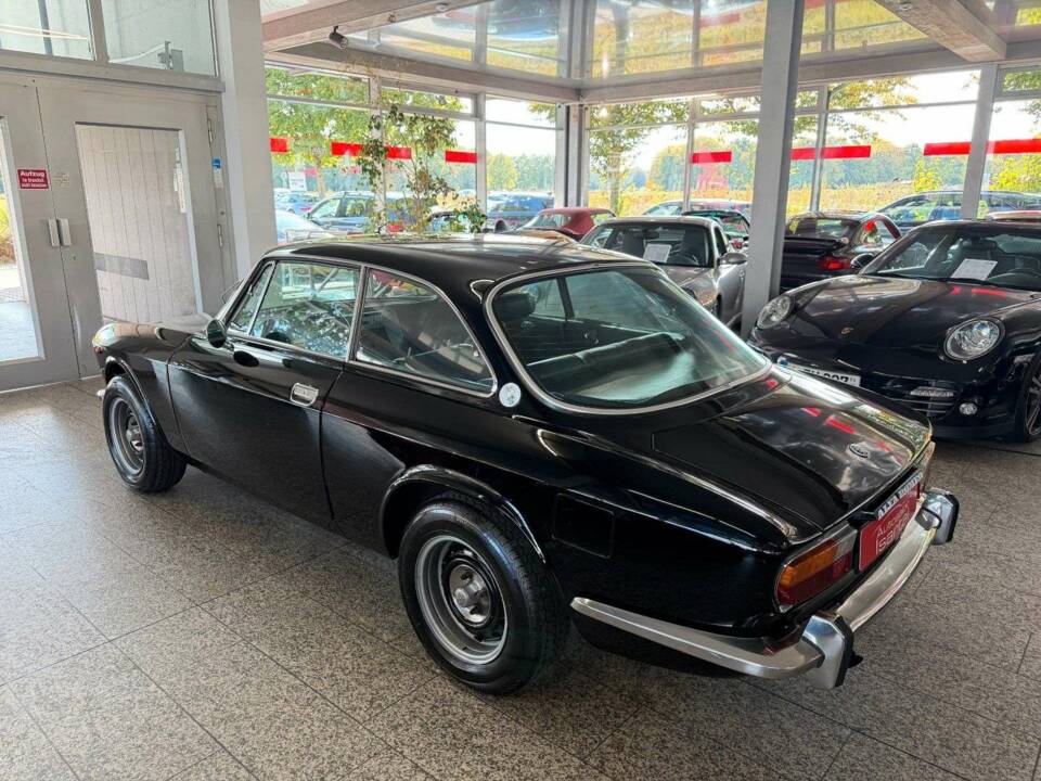 Afbeelding 19/24 van Alfa Romeo 2000 GTV (1976)