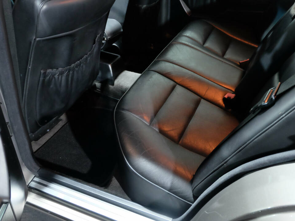 Image 17/40 of Mercedes-Benz 250 TD (1990)