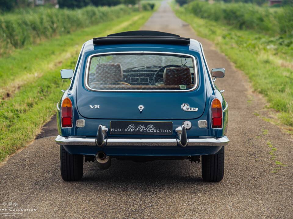 Image 28/40 of MG MGB GT V8 (1973)
