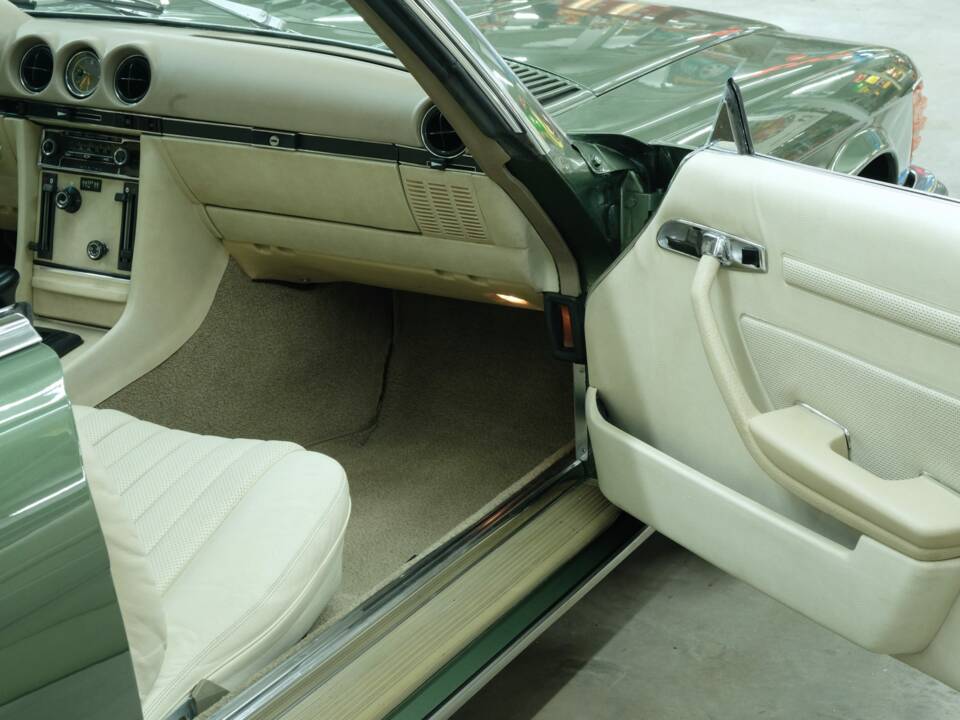Image 34/50 de Mercedes-Benz 350 SLC (1973)