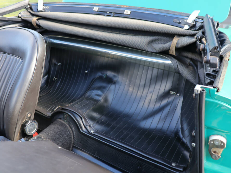Image 22/50 of Alfa Romeo 1750 Spider Veloce (1969)