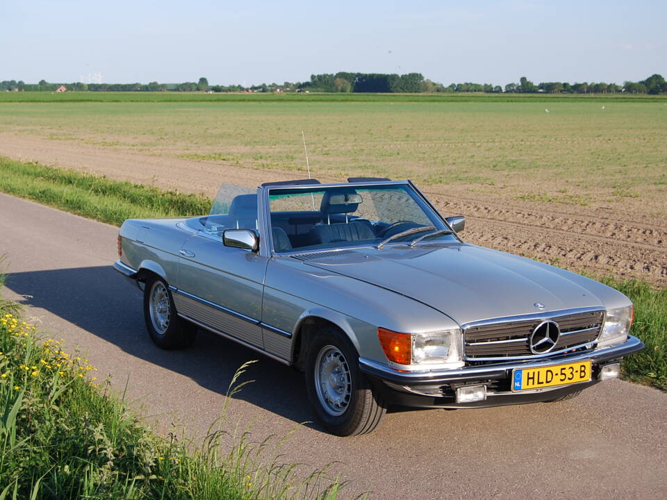 Image 23/87 of Mercedes-Benz 280 SL (1982)