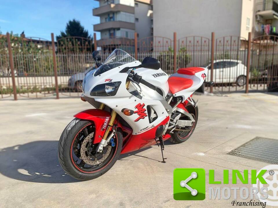 Immagine 1/10 di Yamaha DUMMY (1999)