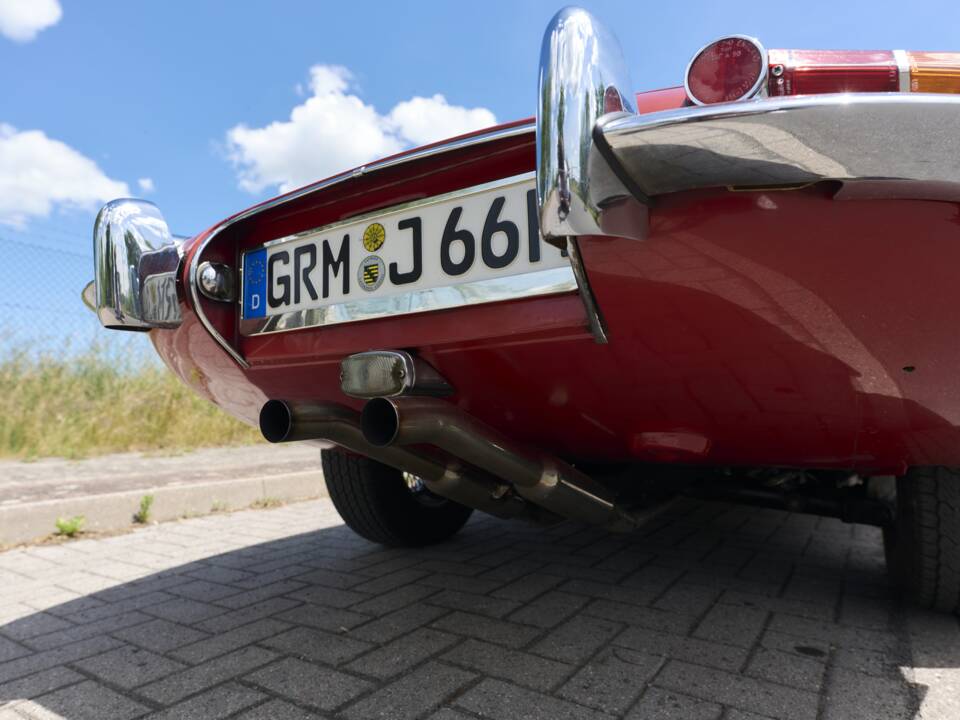 Image 16/80 of Jaguar E-Type 4.2 (1966)