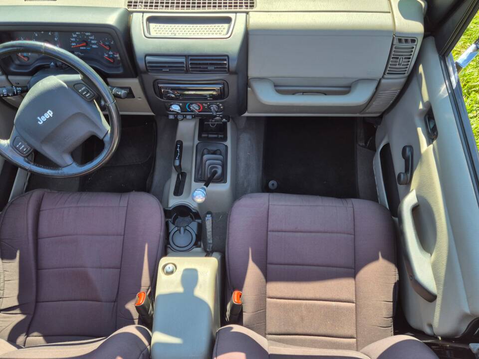 Bild 12/22 von Jeep Wrangler Sahara 4.0L (2004)