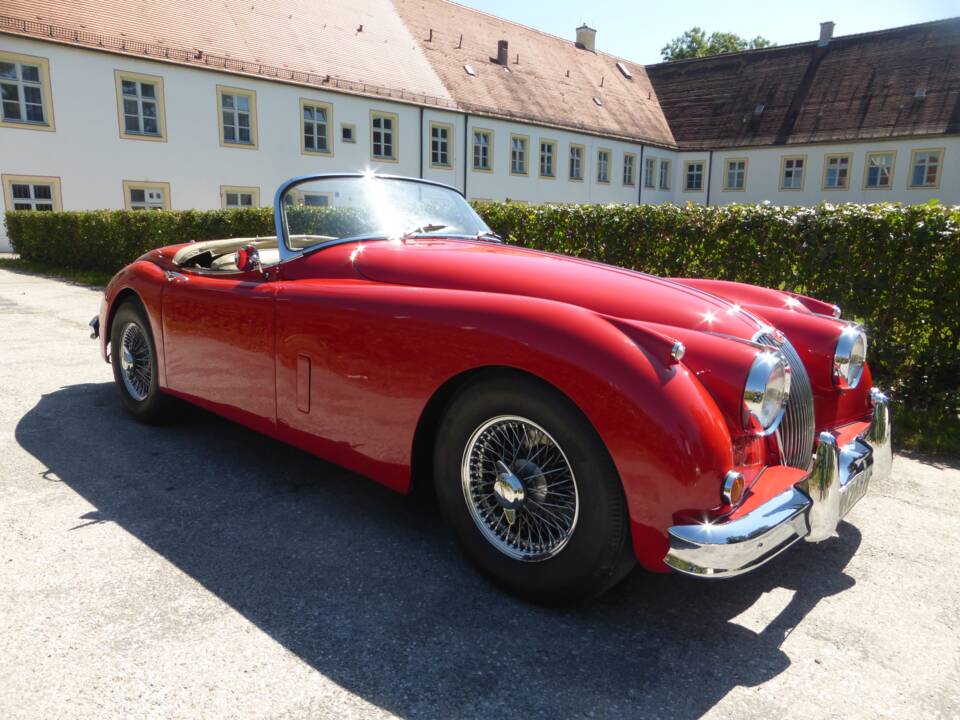 Image 14/174 of Jaguar XK 150 3.4 S OTS (1958)