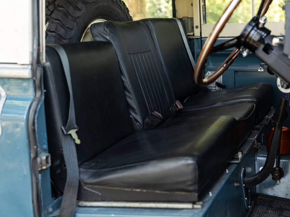 Bild 33/50 von Land Rover 88 (1980)