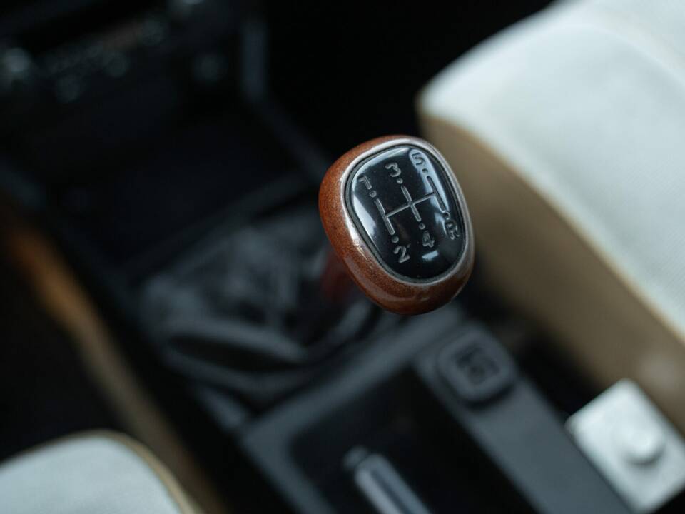 Image 17/39 de Alfa Romeo Alfetta 2.0 (1983)