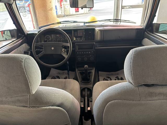 Image 13/14 of Lancia Delta (1990)