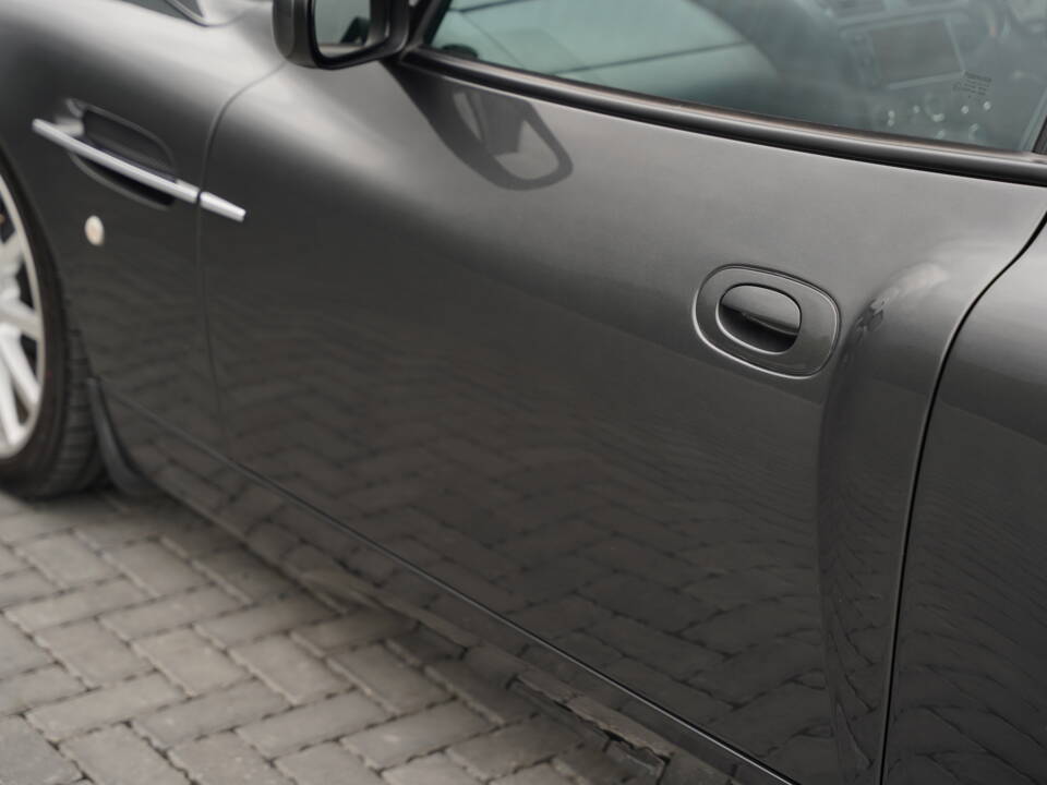 Image 40/50 of Aston Martin V12 Vanquish S (2007)