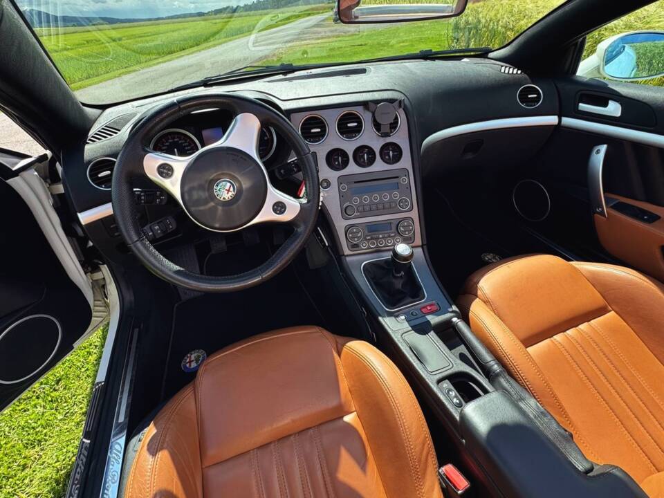 Image 6/13 de Alfa Romeo Spider 2.4 JTDM (2008)