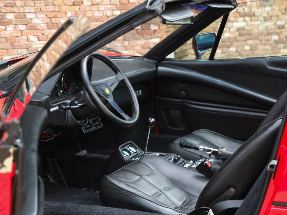 Image 15/50 de Ferrari 308 GTSi (1981)