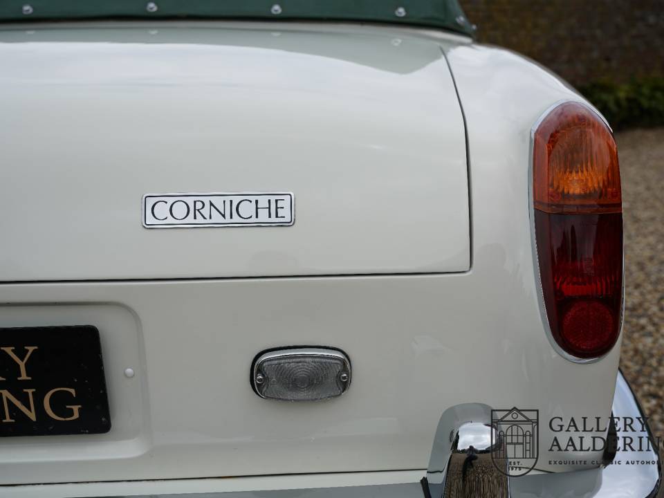 Image 20/50 of Rolls-Royce Corniche I (1972)