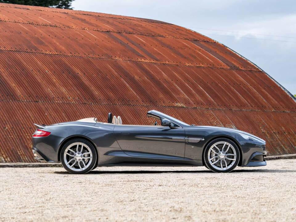 Image 7/35 of Aston Martin Vanquish (2017)