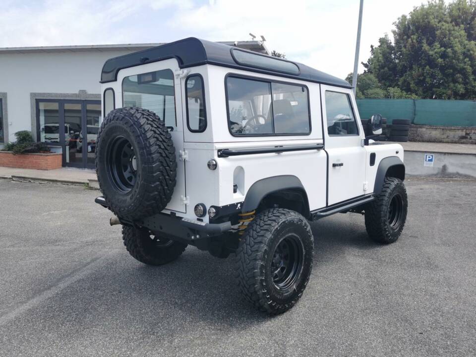 Image 2/45 of Land Rover Defender 110 Td5 (2001)