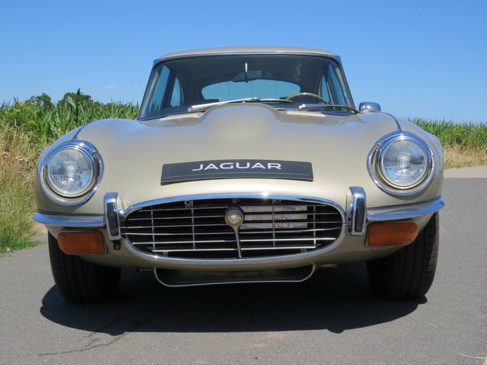 Image 3/49 of Jaguar E-Type V12 (2+2) (1972)