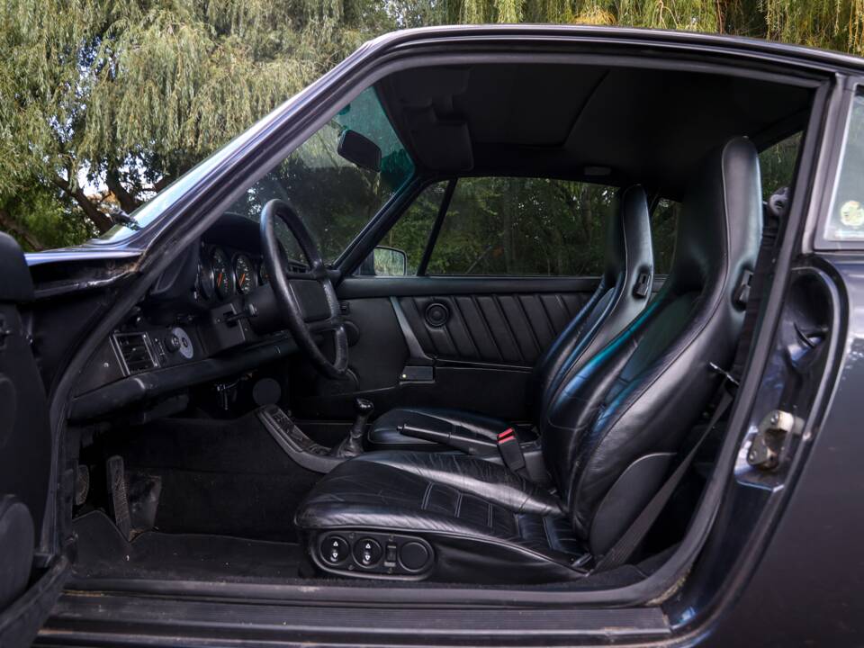 Bild 28/41 von Porsche 911 Carrera 2 (1990)