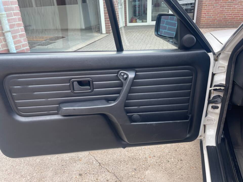 Bild 6/20 von BMW 325i (1989)