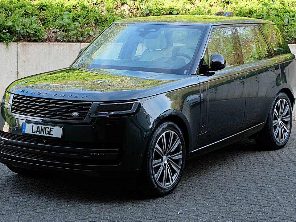 Image 13/61 of Land Rover Range Rover D350 (2025)