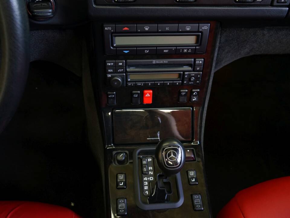 Imagen 24/41 de Mercedes-Benz SL 500 (1997)