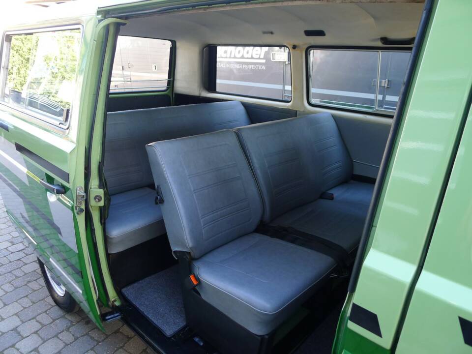 Image 11/15 of Volkswagen T3 Caravelle GL 1.9 (1990)