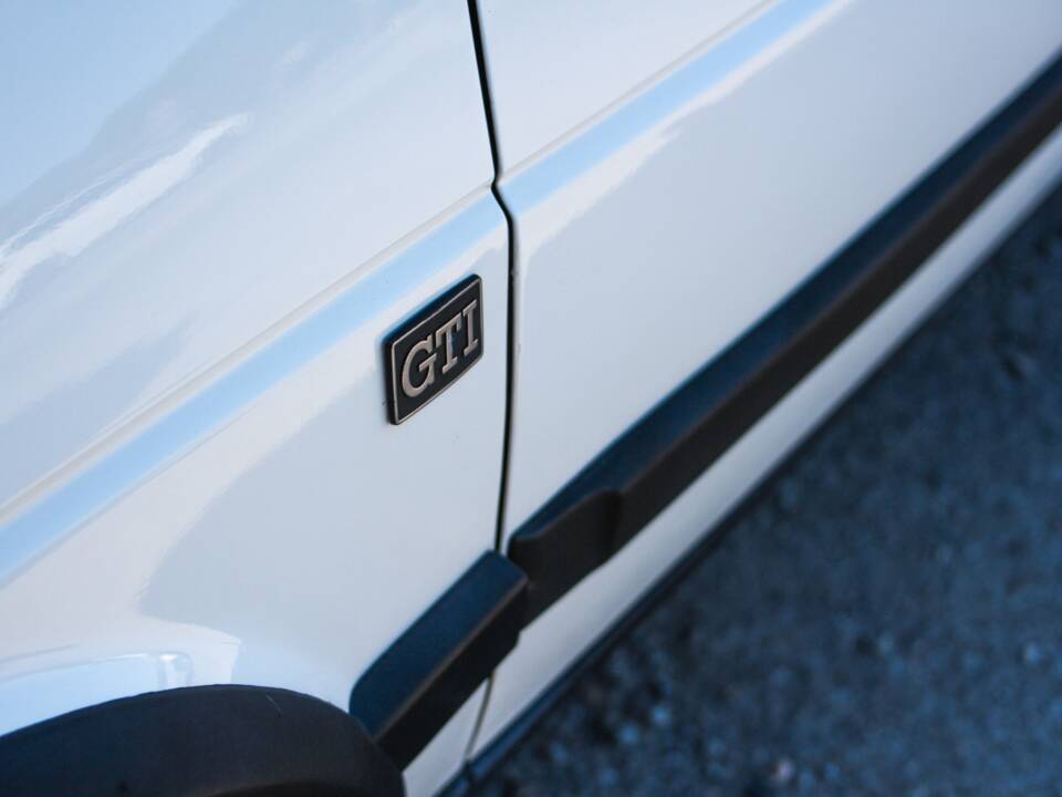 Bild 18/58 von Volkswagen Golf II GTi 1.8 (1988)