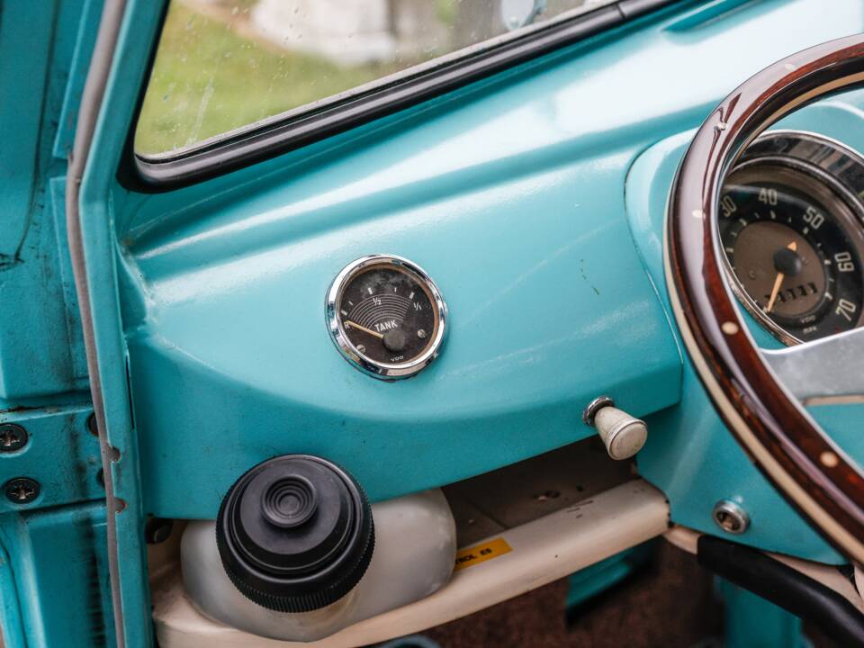Image 33/40 of Volkswagen T2c Combi (1966)