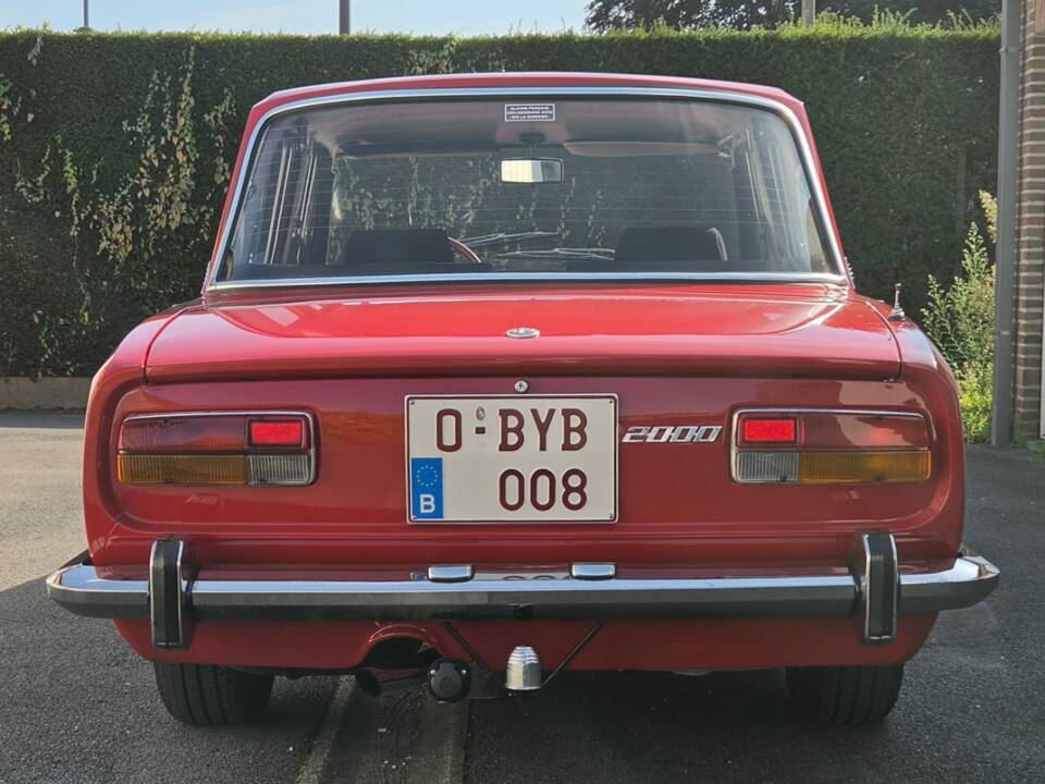 Image 3/50 of Alfa Romeo 2000 Berlina (1973)
