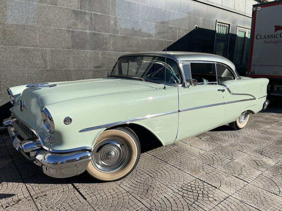 Bild 4/8 von Oldsmobile 88 Holiday Sedan (1955)