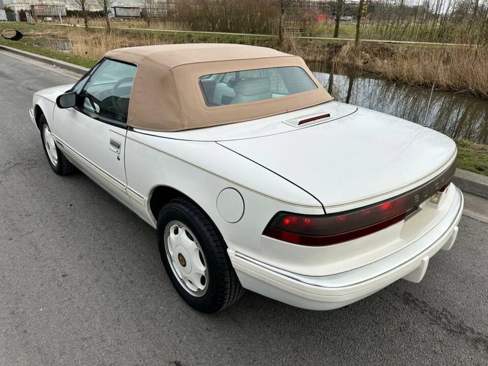 Image 2/5 of Buick Reatta (1991)