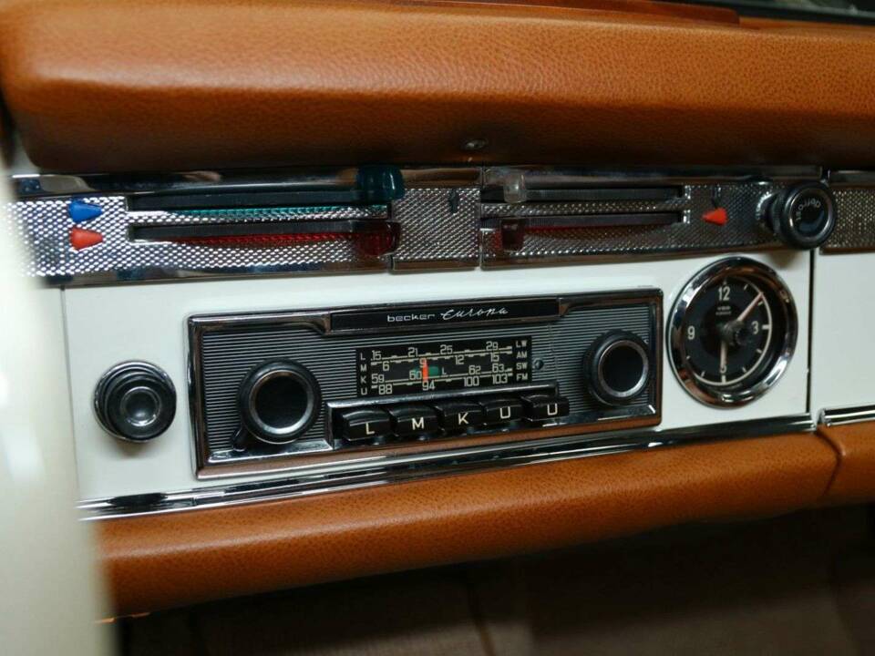 Image 17/50 of Mercedes-Benz 230 SL (1965)