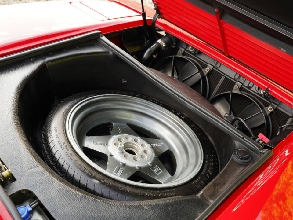 Image 36/50 of Ferrari 328 GTS (1986)