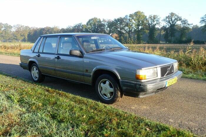 Bild 3/7 von Volvo 740 GL (1990)