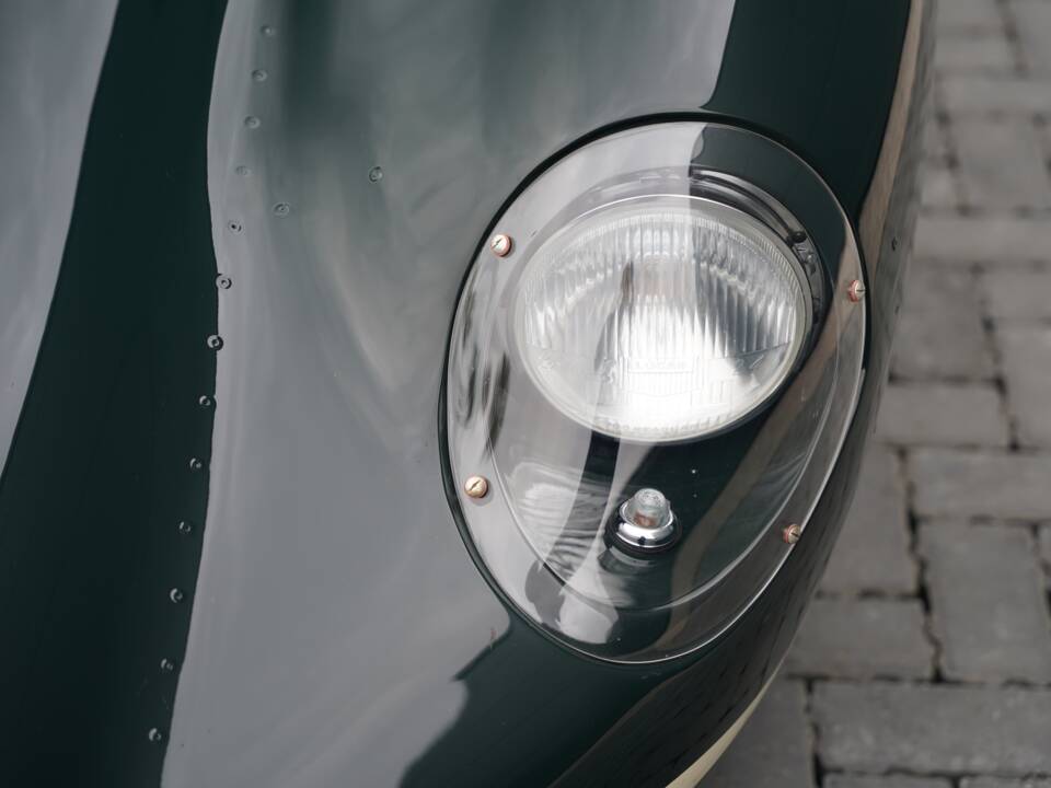 Image 38/50 of Lister Knobbly (1959)